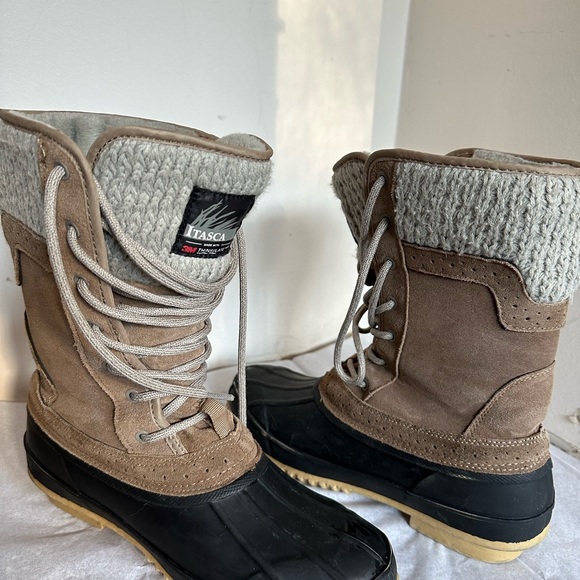 Gorgeous like new winter lace up boot. - Picture 3 of 10
